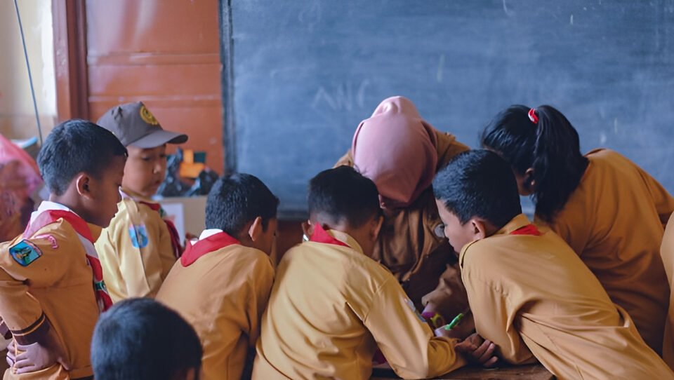 Ilustrasi - Panduan lengkap bagi guru untuk mengecek Info GTK Kemendikdasmen 2026 agar proses pencairan tunjangan berjalan lancar tanpa kendala administrasi. (Dok. Ist)