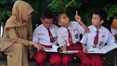 Ilustrasi - Kemendikdasmen membuka pendaftaran PPG Guru Tertentu 2026 dengan kuota lebih dari 800 ribu peserta melalui transformasi sistem Ruang GTK. (Dok. Ist)