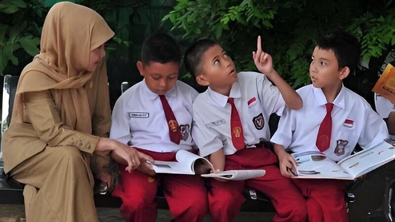 Ilustrasi - Kemendikdasmen membuka pendaftaran PPG Guru Tertentu 2026 dengan kuota lebih dari 800 ribu peserta melalui transformasi sistem Ruang GTK. (Dok. Ist)