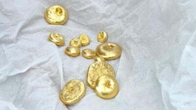 "Pasca pengungkapan kasus emas ilegal Rp25,8 triliun oleh Bareskrim, harga emas ilegal atau "kunyit" di Kalbar anjlok drastis dan rantai bisnis nyaris lumpuh. "