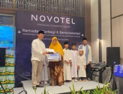 Hari Pertama Puasa, Novotel Pontianak Ajak Anak Yatim Berbuka Bersama Lewat Program CSR