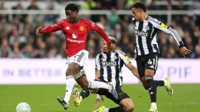 MU Kalah dari 10 Pemain Newcastle