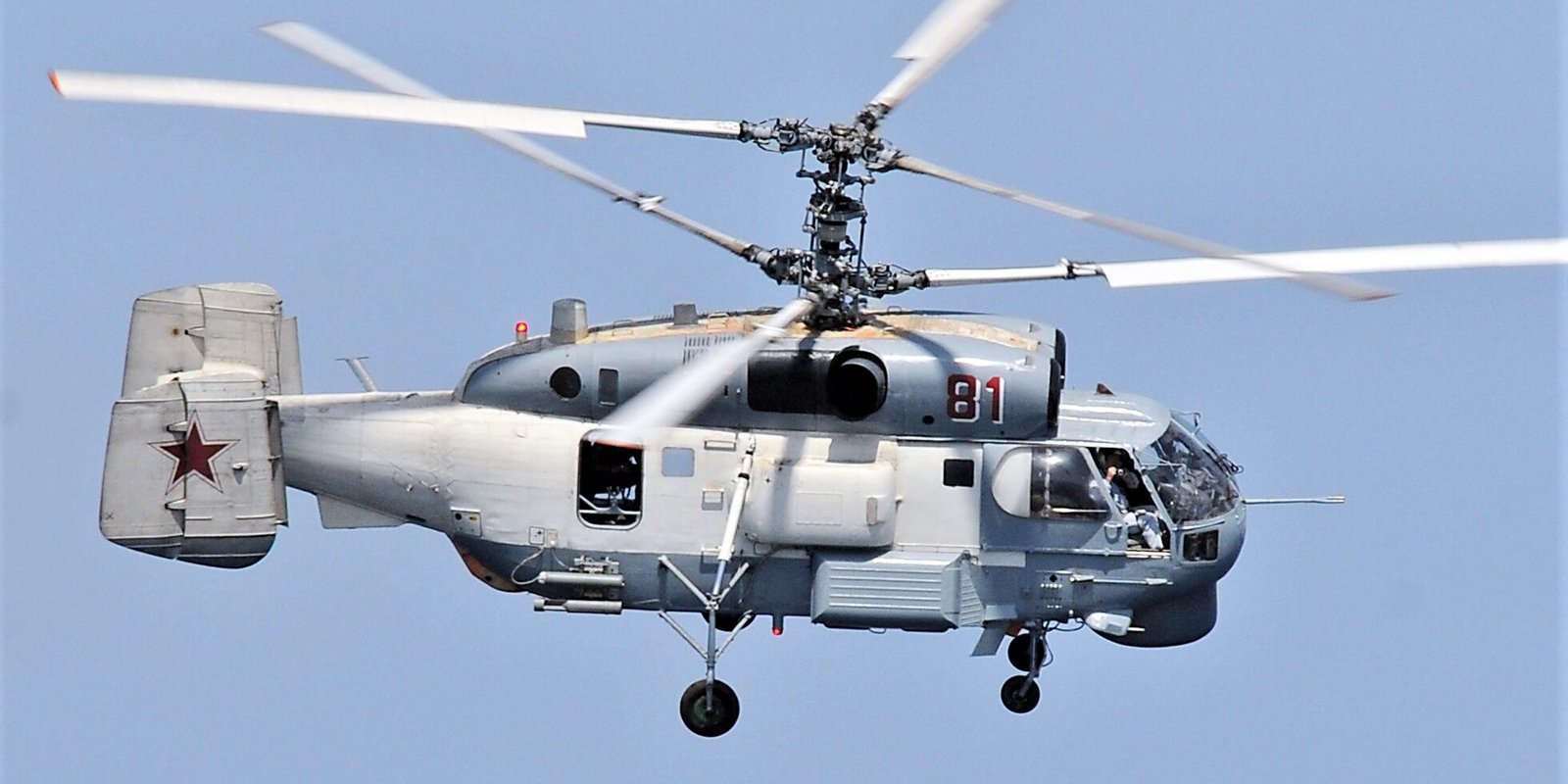 Helikopter militer Kamov Ka-27 Helix milik Angkatan Laut Rusia berwarna abu-abu sedang mengudara. (Dok. ISt)