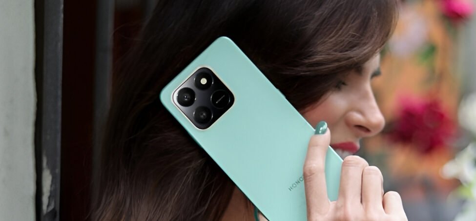 Ilustrasi - Honor X7d resmi meluncur di pasar Indonesia. Ponsel cerdas ini menawarkan baterai raksasa, memori penyimpanan super besar, dan bodi tahan banting. (Dok. Ist)