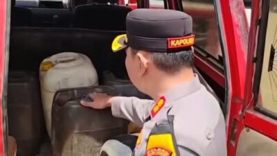 Sidak SPBU di Singkawang pada Senin (16/3/2026). Petugas temukan sebuah mobil berisi 8 jerigen Pertalite dan ancam sanksi tegas.