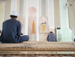 Pekerja Sibuk Tetap Bisa Iktikaf, Begini Cara Praktisnya