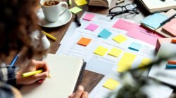 Ilustrasi - Ingin merintis usaha di usia 40 tahun tanpa pengalaman? Simak 7 cara praktis merintis bisnis sukses di lingkungan perkotaan berikut ini! (Dok. Ist)