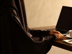 Cek 6 Karakter Orang yang Lama Balas Pesan