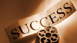 Ilustrasi - Menerapkan pola pikir berkembang dan disiplin tinggi membantu seseorang meraih keberhasilan dalam karier dan kehidupan pribadi di masa depan. (Dok. Ist)