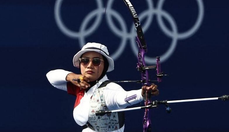 "IOC resmi melarang atlet transgender perempuan berkompetisi di kategori wanita mulai Olimpiade 2028. Simak alasan keadilan kompetisi dan prosedur tes genetiknya."