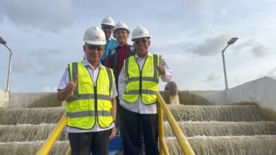 Wali Kota Pontianak Edi Rusdi Kamtono meninjau IPA Nipah Kuning yang berkapasitas 360 liter per detik untuk memperkuat distribusi air bersih di Pontianak Barat. (Dok. HO/Faktakalbar.id)