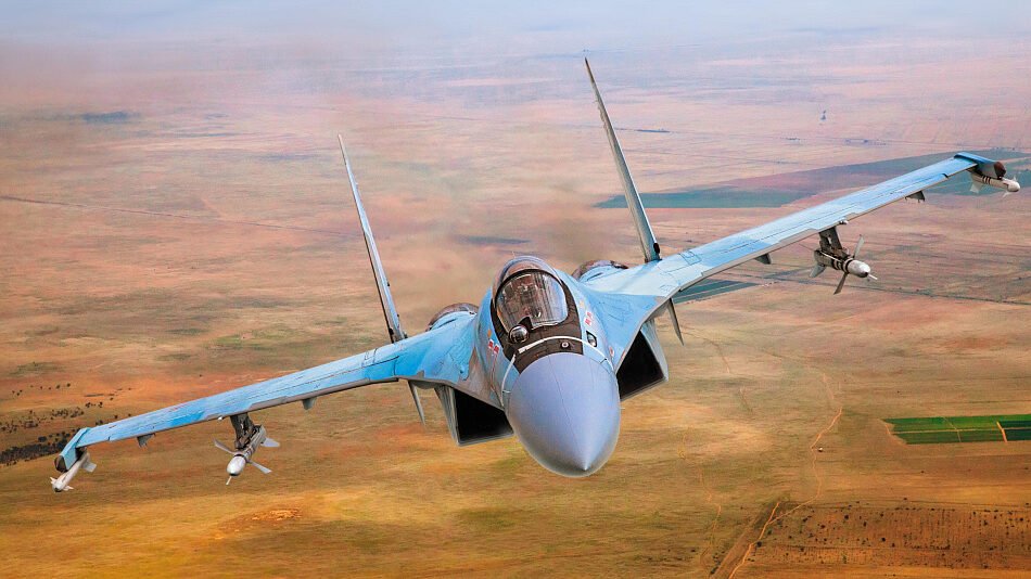 Jet tempur multiperan super manuver Sukhoi Su-35 milik Rusia sedang mengudara dalam sebuah misi penerbangan. (Dok. HO/Faktakalbar.id)