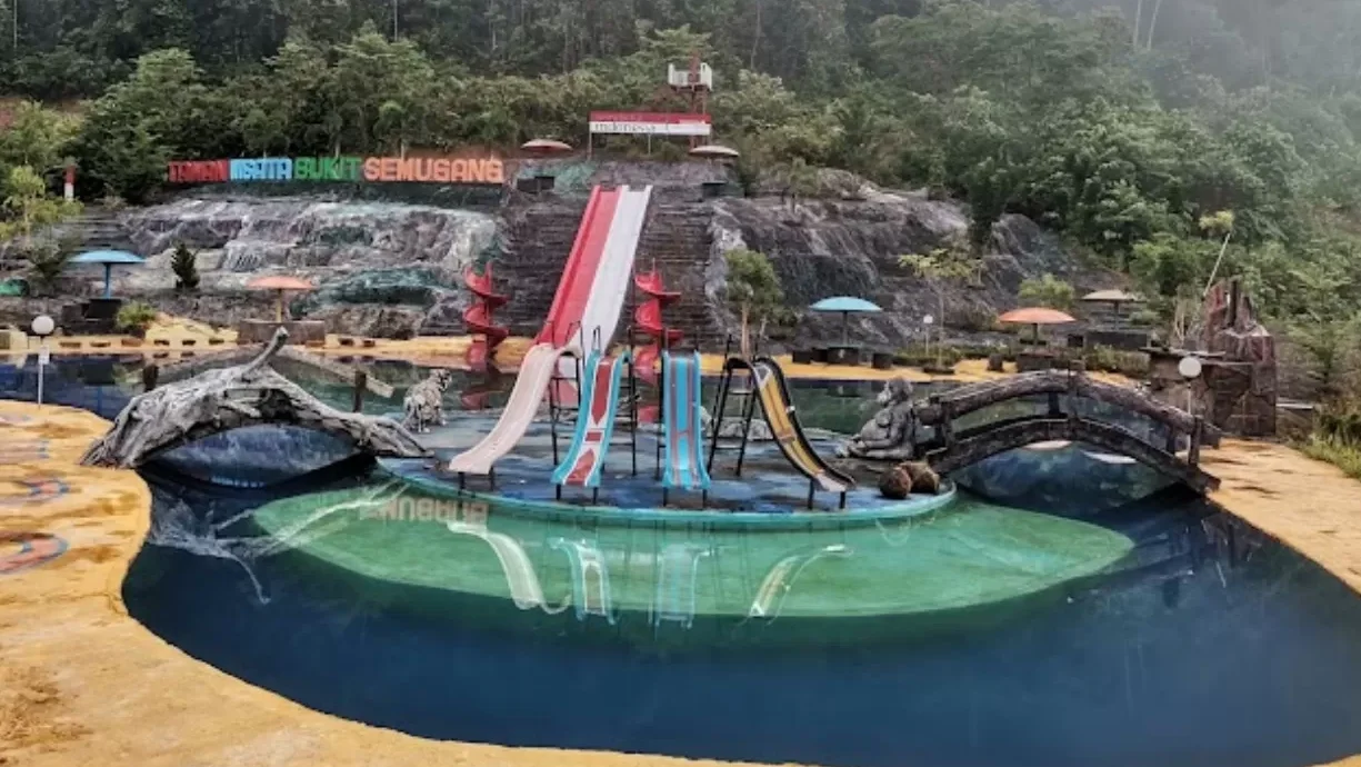 "Berdasarkan laporan Disporapar Kapuas Hulu, kunjungan wisatawan tahun 2025 tembus 80.159 orang. Simak rincian kenaikan kunjungan mancanegara dan nusantara."