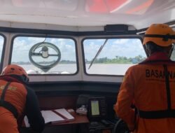Kapal Penambang Pasir MV JH 07 Terbalik di Sungai Kapuas Sanggau, 3 ABK Hilang