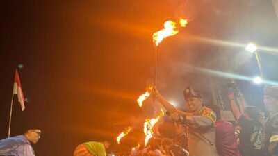 "Kapolresta Pontianak Endang Tri Purwanto ulas sejarah meriam karbit sebagai pengusir kuntilanak saat eksibisi di Gang Darsyad, Kamis (19/3). Simak keunikannya."