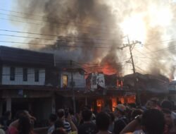 Kebakaran di Pasar Sosok Sanggau, Tujuh Unit Rumah Warga Hangus Terbakar