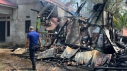 Kondisi sisa bangunan pasca-kebakaran rumah kontrakan di Kelurahan Pasir Wan Salim. (Dok. Polres Mempawah)