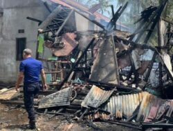 Korsleting Listrik Diduga Picu Kebakaran Kontrakan di Mempawah Timur