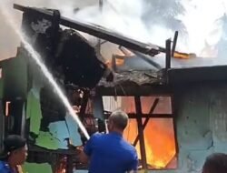 Bangunan Dua Lantai di Pasir Wan Salim Ludes, BPBD Padamkan Kebakaran Rumah di Mempawah