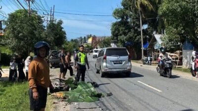 Kecelakaan di Bengkayang libatkan mobil pikap pemudik dan motor di Jalan Raya Tanjung Gundul pada Minggu (15/3/2026).
