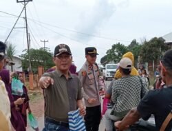 Pemerintah Kecamatan Marau dan Polsek Bagikan Takjil Gratis untuk Pengguna Jalan