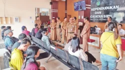 "Hasil sidak Sekda Sintang menunjukkan kehadiran ASN mencapai 99 persen usai libur Lebaran. Pelayanan di MPP, Dukcapil, dan Puskesmas kembali berjalan normal dan dipadati warga."