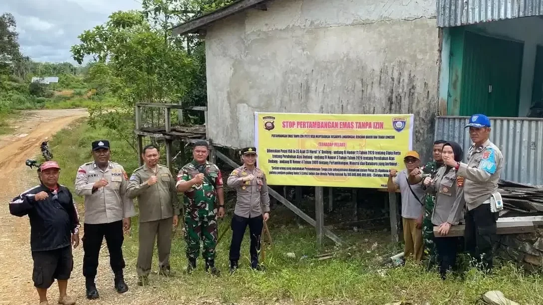 "Kejari Kapuas Hulu terima pelimpahan tahap dua kasus PETI di Boyan Tanjung. Empat tersangka ditahan beserta barang bukti uang tunai dan alat cor emas."