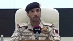 Nasser Al-Kubaisi dari Direktorat Bimbingan Moral Kementerian Pertahanan Qatar memberikan keterangan pers terkait intersepsi serangan udara. (Dok. Ist)