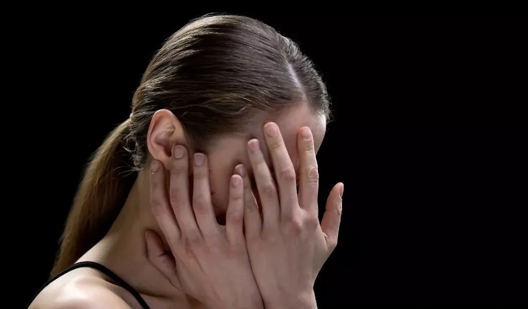 "Merasa kecil saat bertemu orang hebat? Simak penjelasan psikologis di balik rasa insecure dan cara memahaminya agar tetap percaya diri di dunia profesional."