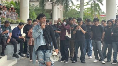 "Simak alasan psikologis dan profesional mengapa mencuri karya foto atau berita memicu kemarahan besar. Hargai hak kepemilikan dan etika jurnalistik di era digital."