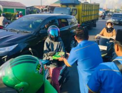 KNPI Kubu Raya Bagikan Takjil Buka Puasa