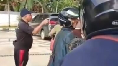 "Krisis Pertalite melanda Sanggau pada Kamis (19/3). Stok di kios eceran yang kosong membuat warga menyerbu SPBU dan memicu antrean panjang berjam-jam."