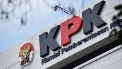 "Tim kuasa hukum mantan Menteri Agama Yaqut Cholil Qoumas menilai KPK tidak jelas dalam menerapkan hukum acara pada kasus dugaan korupsi kuota haji 2023-2024. "