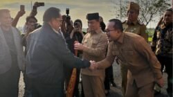 Bupati Kubu Raya Sujiwo dan Gubernur Kalimantan Barat Ria Norsan menyambut kedatangan Mendagri Tito Karnavian dan Menteri PKP Maruarar Sirait di Bandara Supadio. (Dok. HO/Faktakalbar.id)