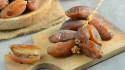 Kurma dan kolak pisang memiliki takaran gizi dan kalori yang berbeda. Pahami perbandingan nutrisi kedua menu manis ini untuk menjaga kesehatan. (Dok. Ist)