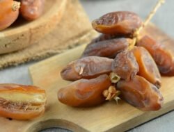 Perbandingan Gizi Kurma dan Kolak Pisang Saat Berbuka