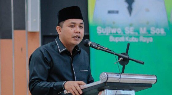 "Anggota legislatif PPP Derahman soroti antrean panjang BBM yang meluas dari Kubu Raya ke Pontianak. Ia desak pemerintah koordinasi dengan Pertamina dan APH."