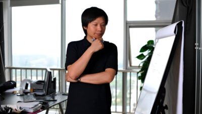Pendiri Xiaomi Lei Jun menyebut inovasi smartphone saat ini sudah usang dan membocorkan kehadiran teknologi AIOS sebagai pengganti HP masa depan. (Dok. Ist)