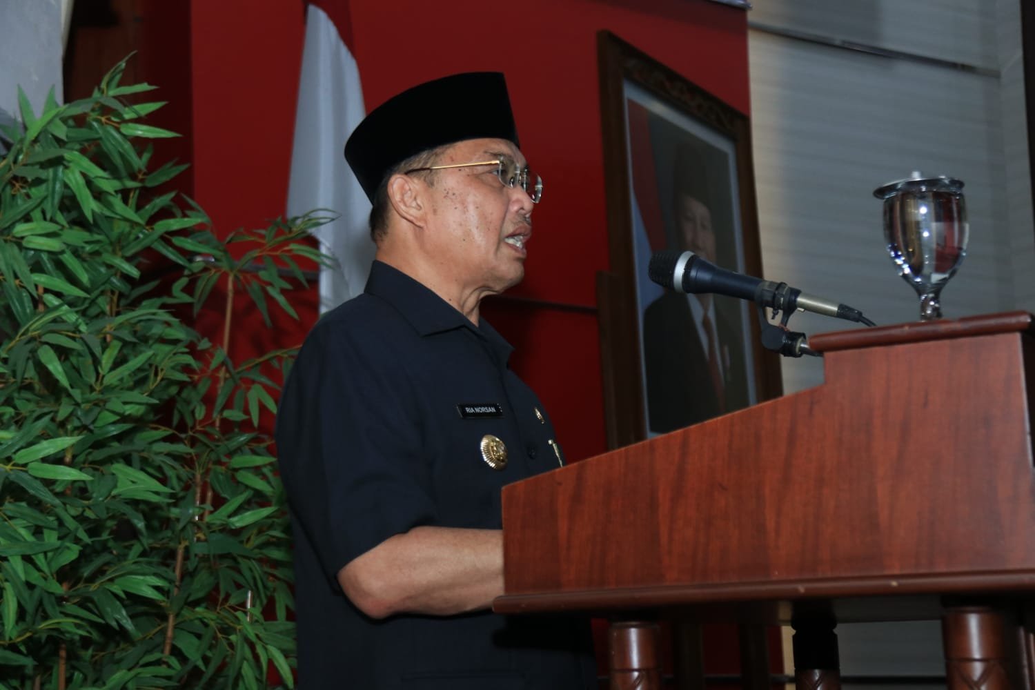 Gubernur Kalimantan Barat Ria Norsan saat memaparkan capaian kinerja dan penghargaan pemerintah daerah dalam Rapat Paripurna LKPJ Tahun Anggaran 2025.