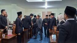 Bupati Sujiwo fokus percepat pembangunan jalan poros ekonomi di Kubu Raya. Strategi ini bertujuan menekan angka pengangguran dan mendorong peluang usaha. (Dok: Diskominfo Kubu Raya)