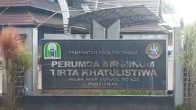 "Loket Perumda Air Minum Tirta Khatulistiwa Kota Pontianak tutup sementara mulai 18-25 Maret 2026. Pelanggan tetap bisa bayar online via PPOB."