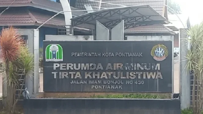 "Loket Perumda Air Minum Tirta Khatulistiwa Kota Pontianak tutup sementara mulai 18-25 Maret 2026. Pelanggan tetap bisa bayar online via PPOB."