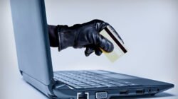 Ilustrasi - Kenali modus baru pencurian m-banking yang mengincar saldo rekening Anda. Simak tips keamanan dari OJK agar tabungan tetap aman dari maling digital. (Dok. Ist)