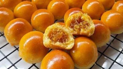 "Menkes Budi Sadikin ungkap fakta kalori nastar. Benarkah makan 3 biji nastar setara sepiring nasi? Simak penjelasannya agar berat badan tak naik usai Lebaran."