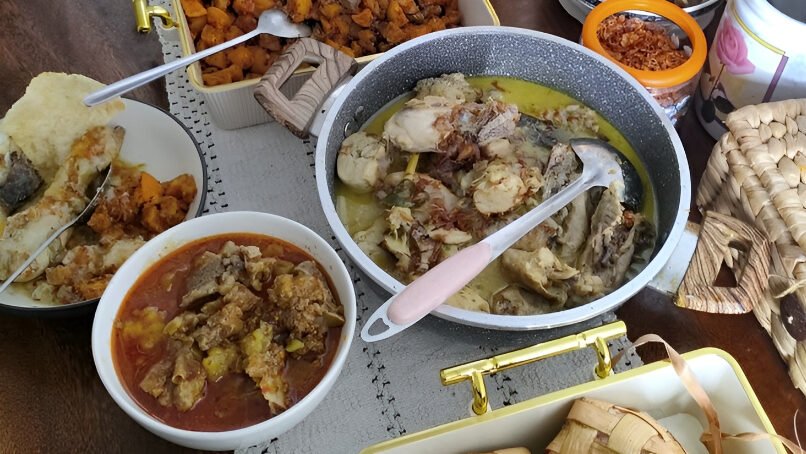 Memasukkan makanan ke kulkas saja tidak cukup. Simak panduan lengkap cara simpan sisa lauk Lebaran bersantan agar tahan hingga berbulan-bulan tanpa basi. (Dok. Ist)