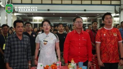 Wali Kota Singkawang Tjhai Chui Mie bersama tokoh masyarakat pada Malam Apresiasi Tatung dan Peserta Pawai Lampion Cap Go Meh 2026. (Dok. HO/Faktakalbar.id)