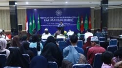 "Masjid At Tanwir Al Kazhim Pontianak menyalurkan zakat bulanan ke-13 sekaligus gelar buka puasa bersama. Simak pesan takmir tentang peran sosial masjid."