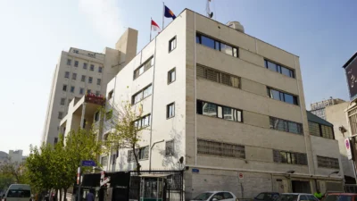 KBRI Teheran mengimbau WNI di Iran untuk meningkatkan kewaspadaan dan berlindung menyusul serangan militer Amerika Serikat dan Israel ke Teheran.