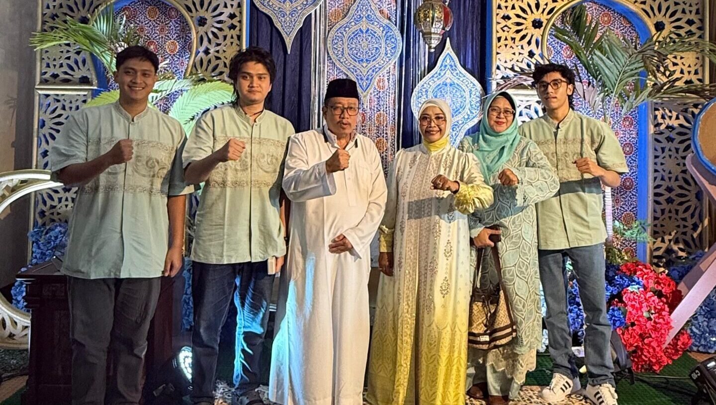 "Surah An-Nur bukan sekadar hukum, tapi sistem nilai penjaga kehormatan manusia. Simak refleksi mendalam tentang etika informasi dan moralitas di era digital."