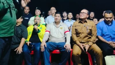 Menteri Perumahan dan Kawasan Permukiman RI Maruarar Sirait didampingi Bupati Sujiwo. (Dok. HO/Faktakalbar.id)
